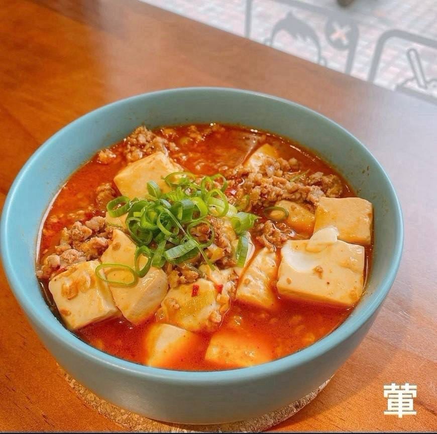 老闆家麻婆肉醬煮成的麻婆豆腐